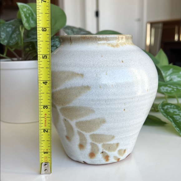 Handmade Neutral Pottery Vase Botanical Leaf Design Vintage - Picture 13 of 15